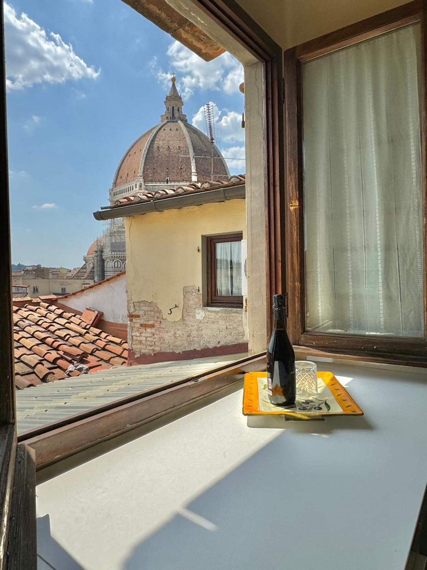 Historic With Duomo View Apartamento